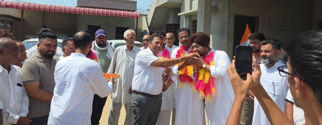 A gathering was held in Pipliwal to honor the newly elected officebearers of the Garhshankar Assembly constituency and block units